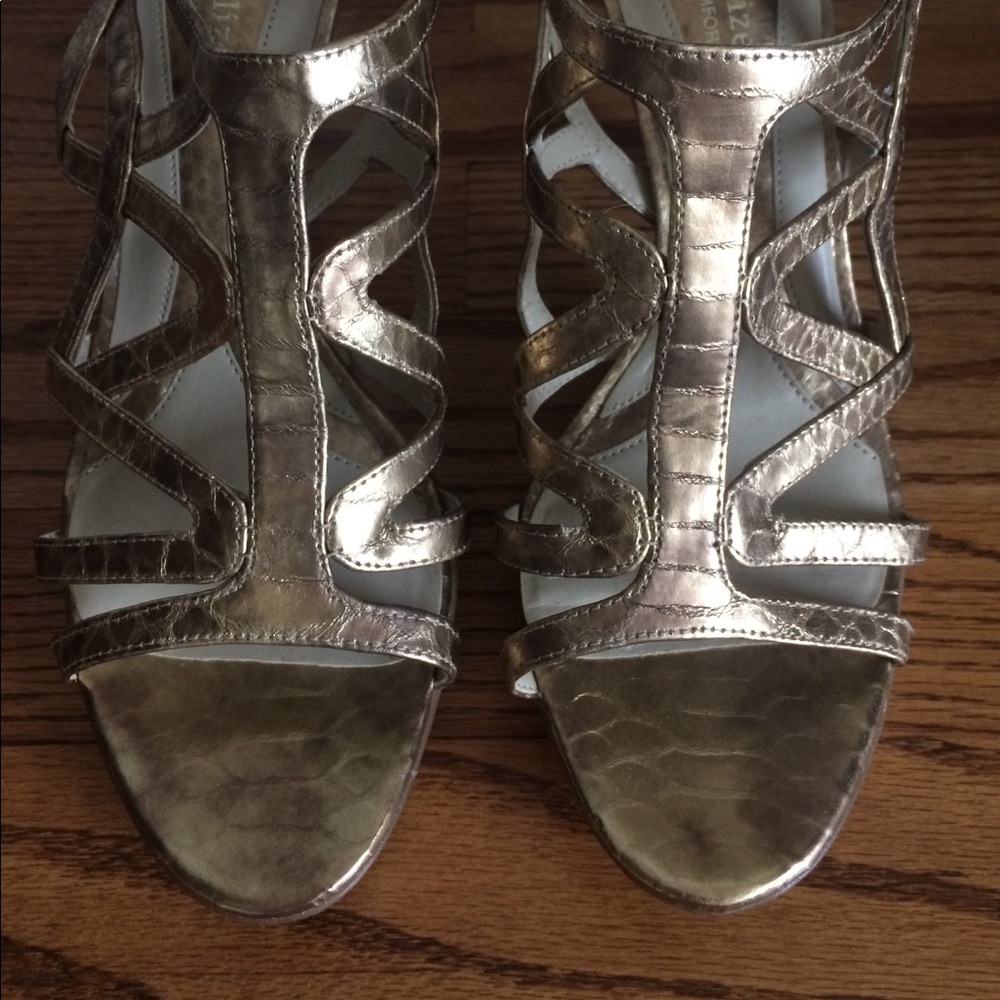 Gold Naturalizer sandals